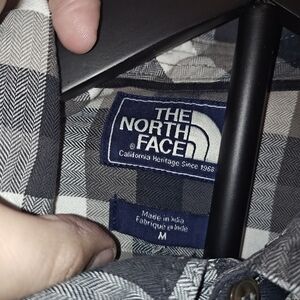 The North Face Mens Plaid Shirt Ling Sleeve In Size Medium